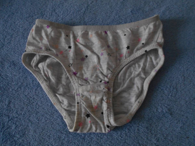 Šedé kalhotky