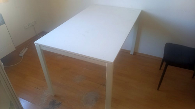 stůl IKEA