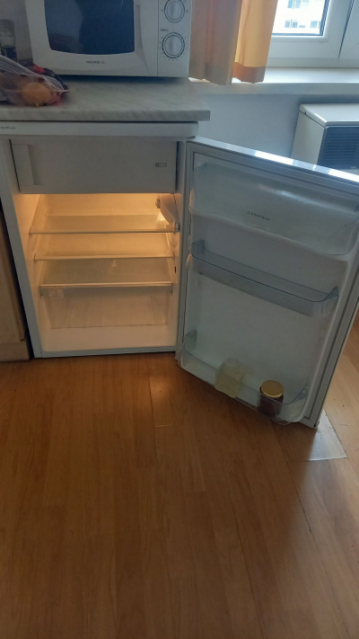 Menší lednice s výparníčkem