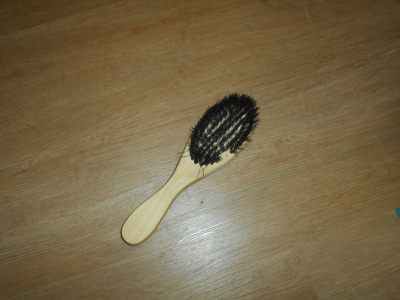 Kartáč na psa dřevěný