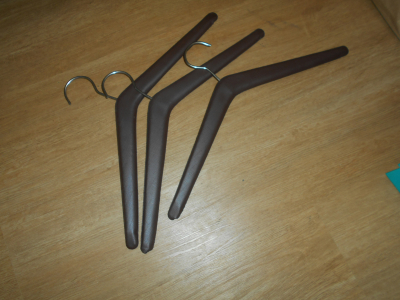 3 kusy koženkových ramínek hnědých