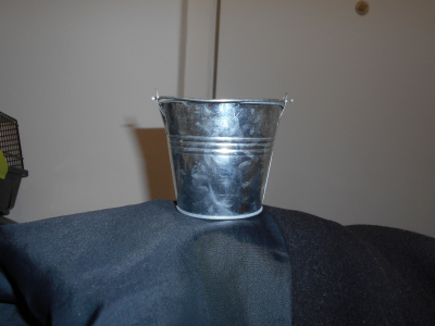 Kyblíček od květiny kovový