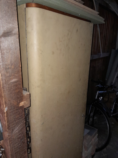 malá skříň z 50/60 let k renovaci