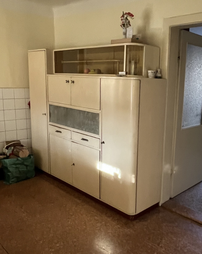 Kuchyňský kredenc a mycí stůl