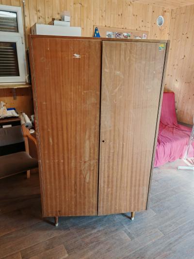 Dřevěná skříň 168*100*59cm