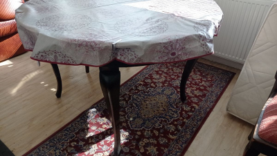 Stůl rozkládací a 4 zždle