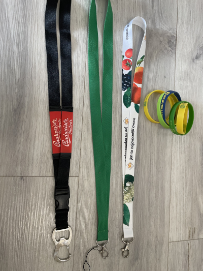 Šňůry na klíče a náramky