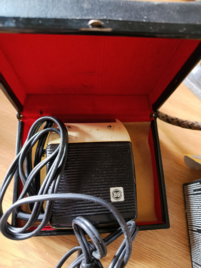 Starý holicí strojek