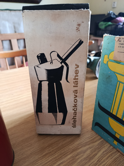 Nádoba na šlehačku