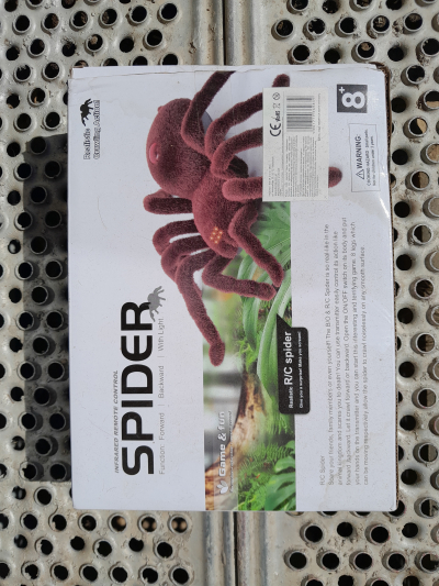 pavouk na dálkové ovládání