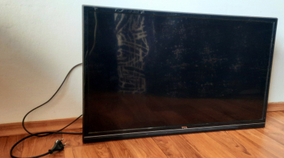 LED televizor TCL L32E3000C