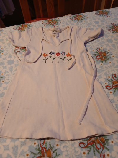 šatičky s kytičkama kolem 5 let