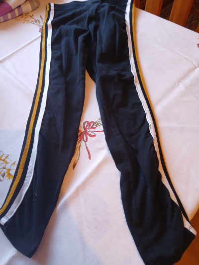 elastické tepláčky asi6-7