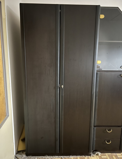 Šatní skříň, skříňky, i jednotlivě