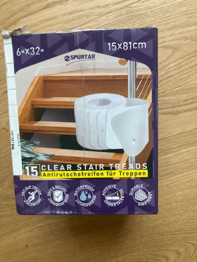 Antiskluzové samolepicí pásy na schody