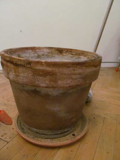 veliký květináč na zahradu