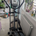 Daruji Toorx ERX 80 – Eliptický trenažér, téměř nepoužívaný,