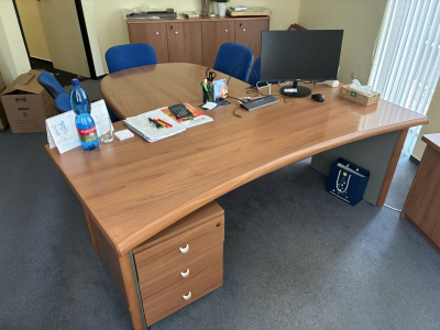 Likvidace firmy-spoustu kvalitního nábytku zdarma za odvoz.