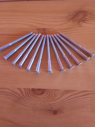 NÁBYTKOVÉ ŠROUBY 12 kusů