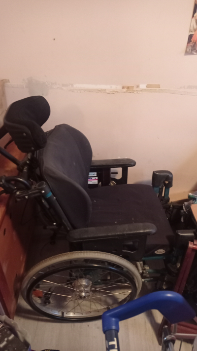 Invalidní vozík polohovací