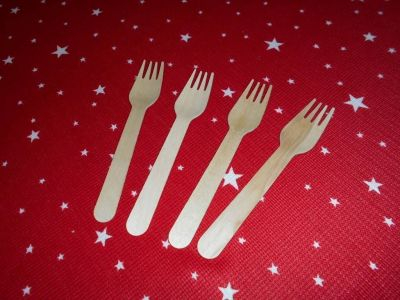 4 dřevěné vidličky nové.