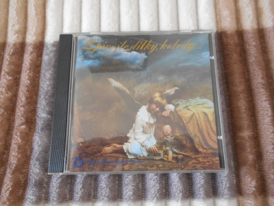 Zpívejte dítky koledy.