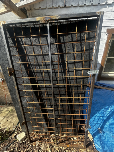 Věnuji mříže na okna, dveře