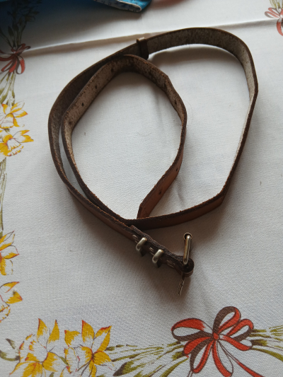 starý kožený pásek