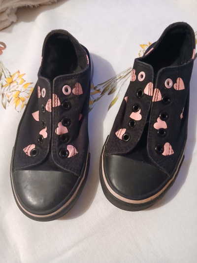 tenisky 32 chybí tkaničky