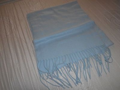 Šála bledě modrá