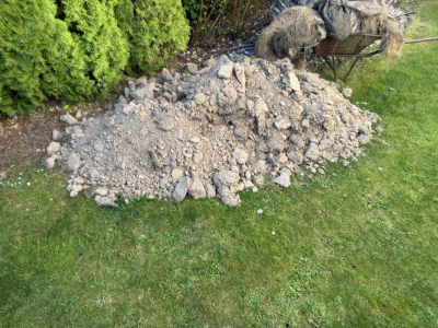 Za odvoz cca 300 k zeminy, přidám na benzín