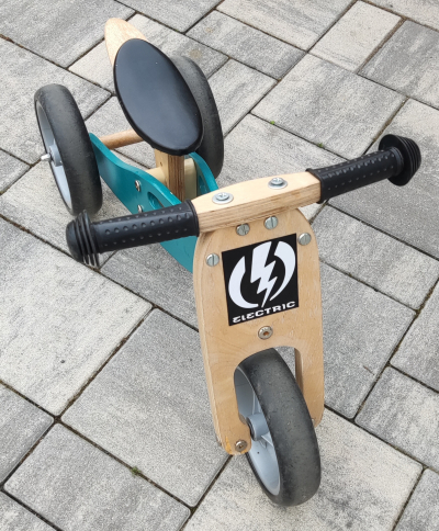 Dřevěné odrážedlo.