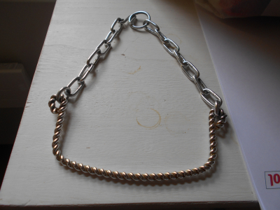 Kovový držák na toaletní papír