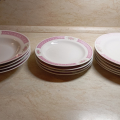 Nabízím nekompletní sadu talířů.