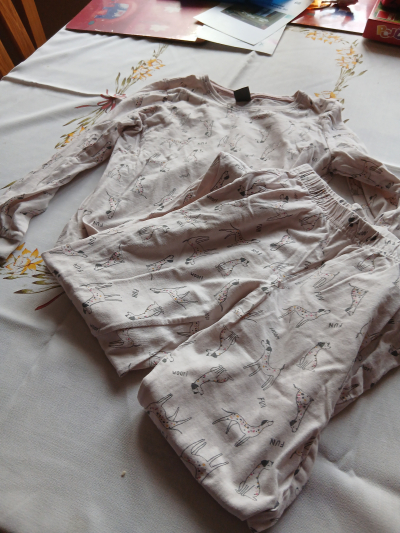 slabší pyžamko 7-8