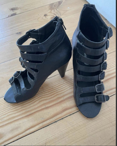 Sandále na podpadku