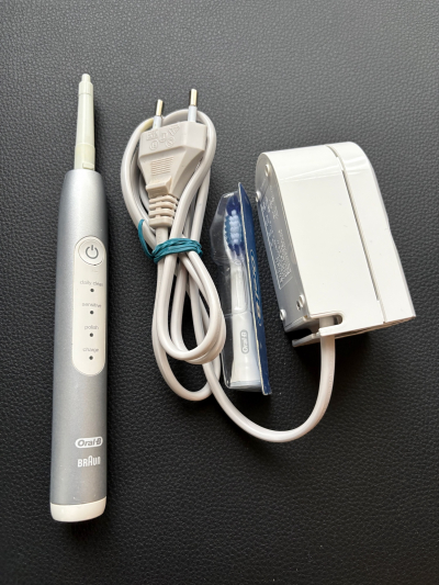 Oral-B elektrický kartáček