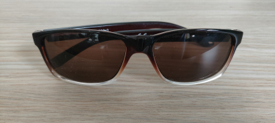 Hnědé sluneční brýle