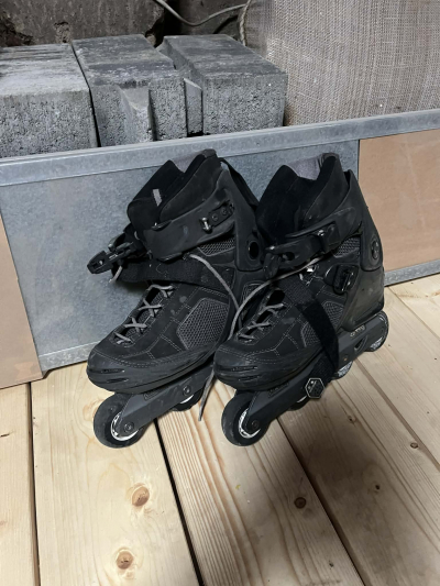 Kolečkové brusle (vel 39)