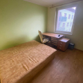 Vybavení pokoje - skrin, stul, dve postele
