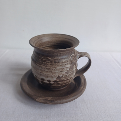 Hrneček s podšálkem