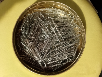 Kancelářské svorky velké a střední