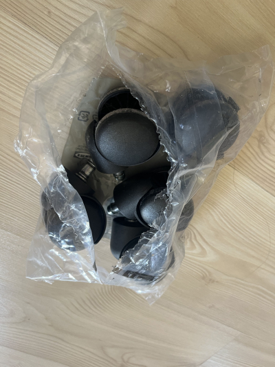 Kolečka ke kancelářské židli 1