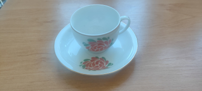 Malý hrneček s podšálkem z Číny