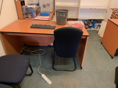 Kancelářské židle celkem 14 kusů + nábytek