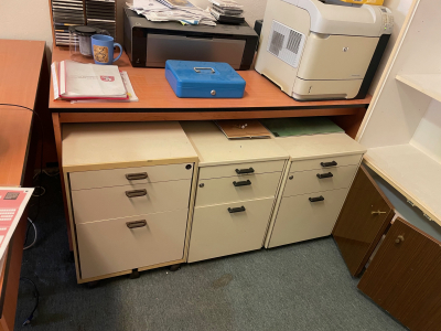 Kancelářský nábytek + židle