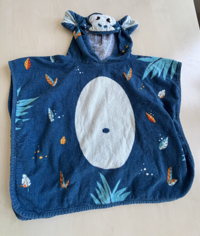 Daruji koupací osušku a koupací kalhotky.