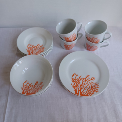 Hrnečky, talířky a misky