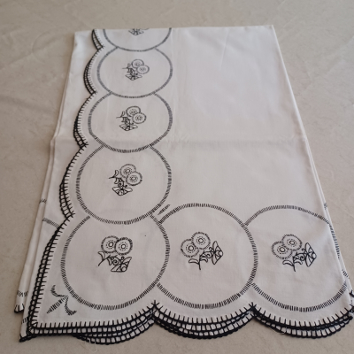 Vyšívaný ubrus