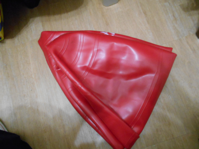 Rehabilitační míč červený výška 75 cm